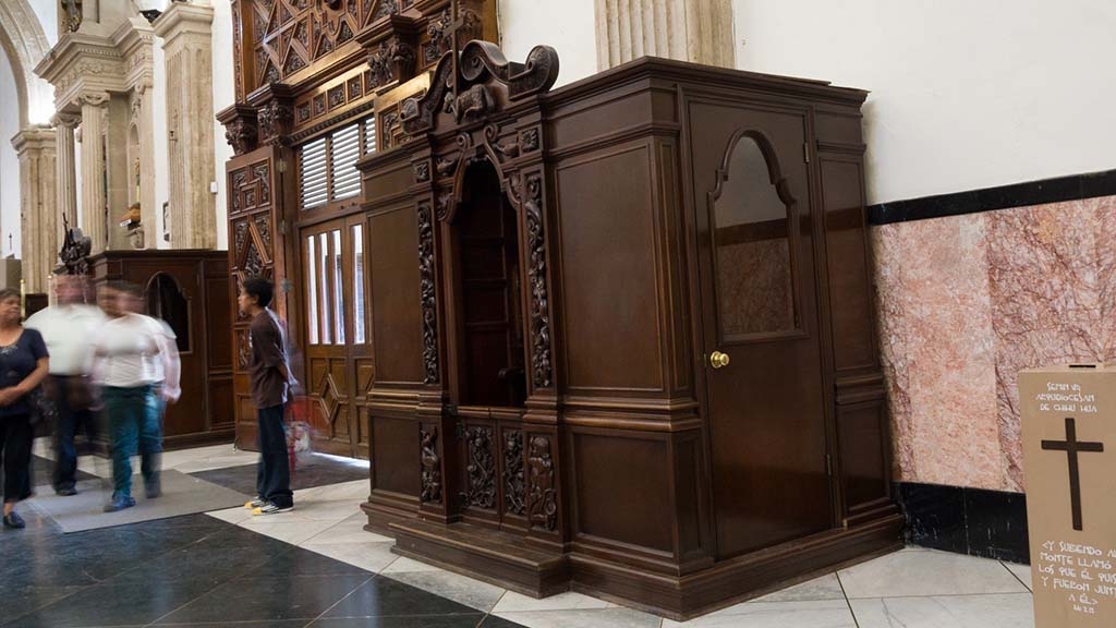 Retorn del confessionari a les esglésies