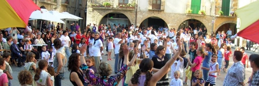 La plaça de la Vila, festiva.