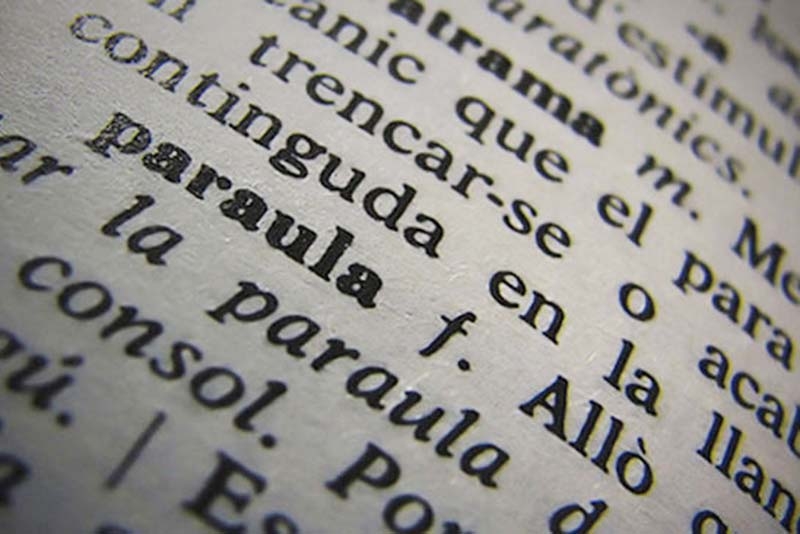 Qui no sap escriure en català (científic)?