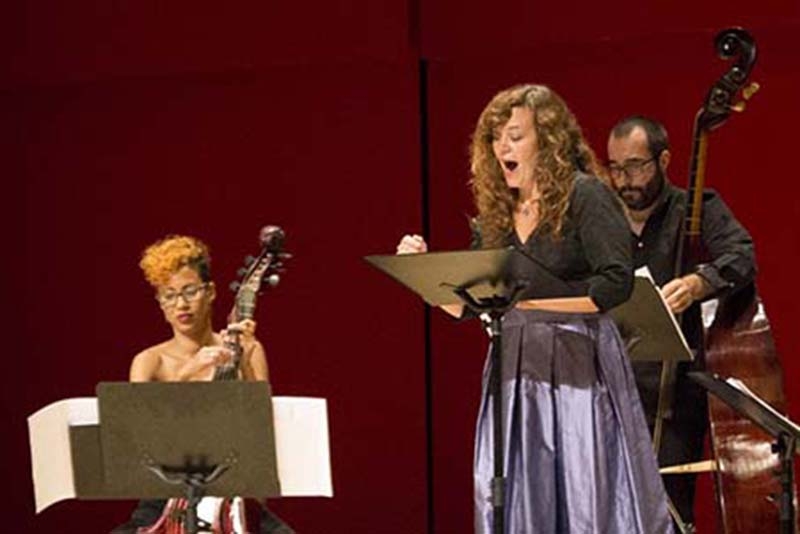 Amor i altres decepcions contra les cordes