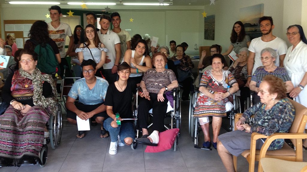 Voluntariat dels joves en programes de lectura i gent gran