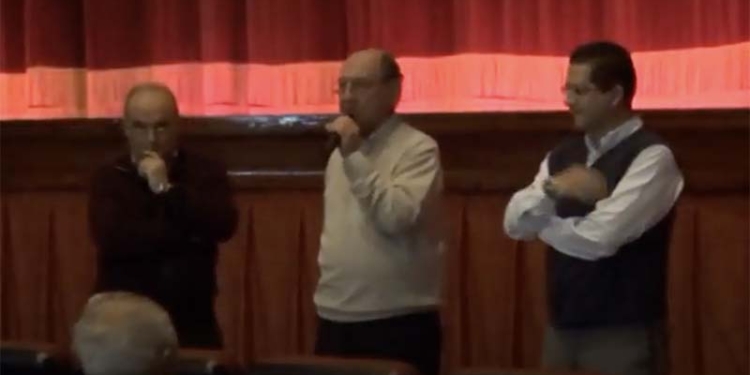 El mestre, el capellà i una munió de torroellencs