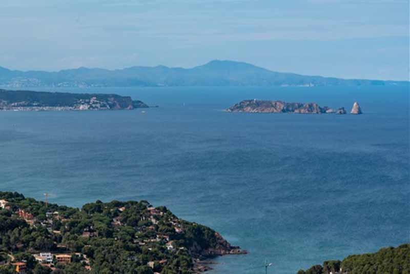 “Davant aquestes coses cal plorar” – Begur a Joan Vinyoli