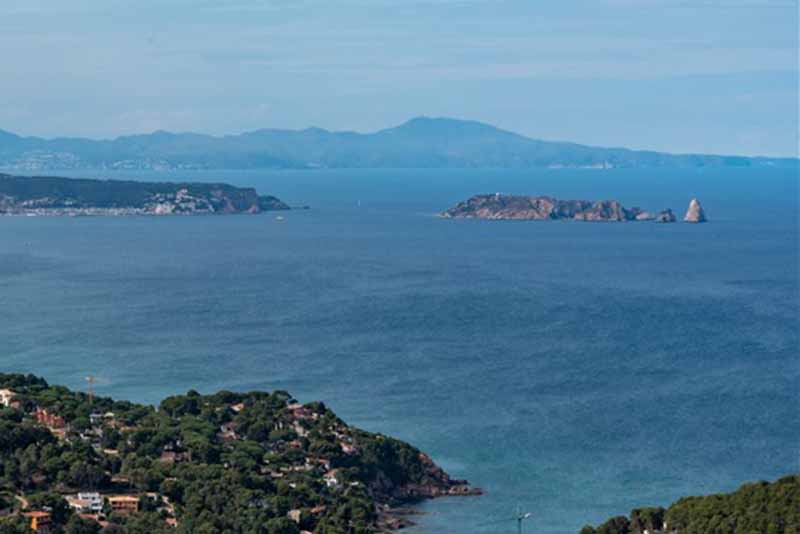 “Davant aquestes coses cal plorar” – Begur a Joan Vinyoli