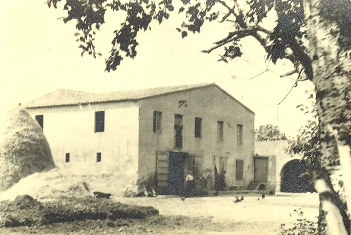 El Mas d’en Pi, un llibre amb un bitllet a cada pàgina