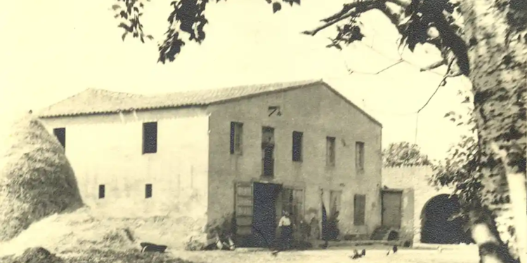 El Mas d’en Pi, un llibre amb un bitllet a cada pàgina