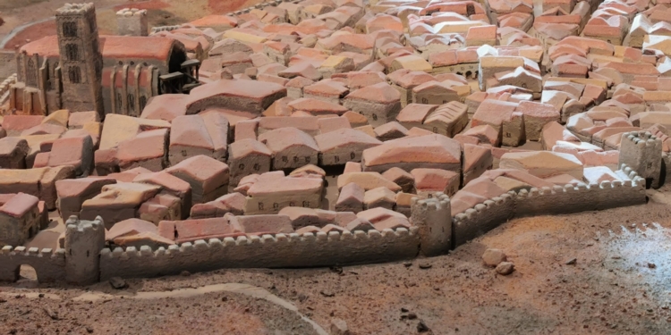 El Museu d’Història Medieval de Castelló d’Empúries: visites didàctiques  