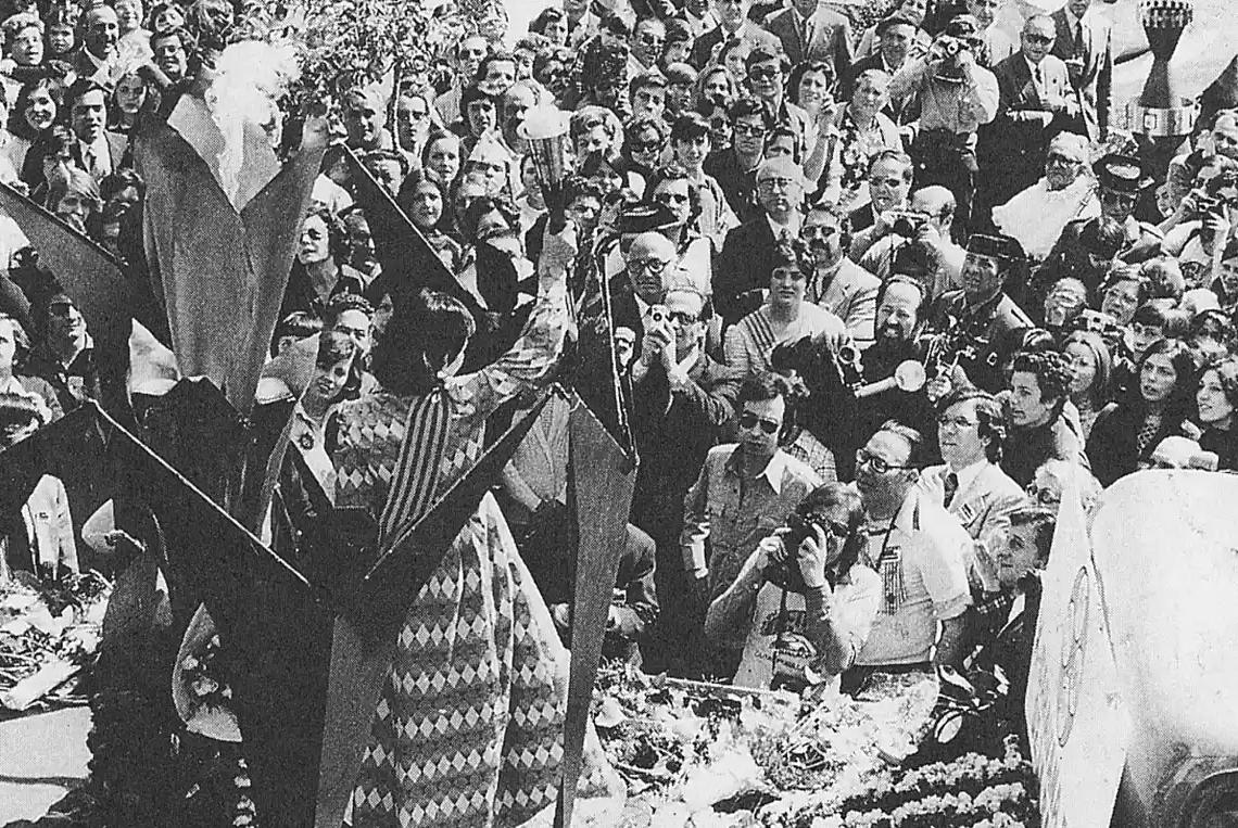 Sardanes,  senyeres i alguna cosa més